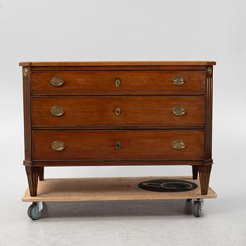 A late Gustavian chest of drawers, around 1800.