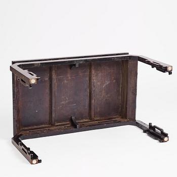 Bord, svartlackerat. Qingdynastin.
