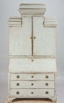 SNEDKLAFFSEKRETÄR med ÖVERSKÅP, 1800-tal.