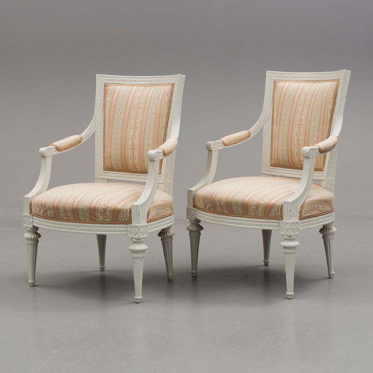 KARMSTOLAR, ett par. Gustavianska stockholmsarbeten, 1700-talets slut.