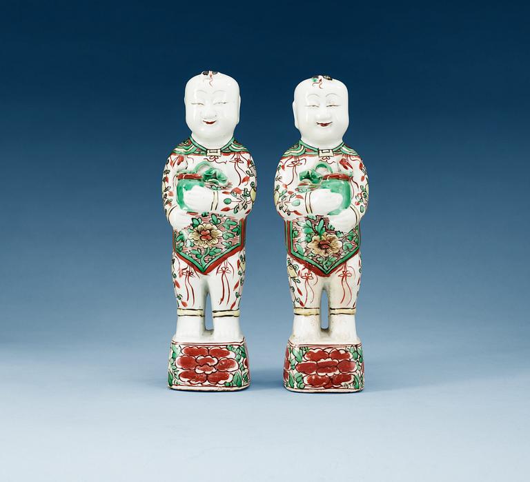 A pair of famille verte figures, Qing dynasty, Kangxi (1662-1722).