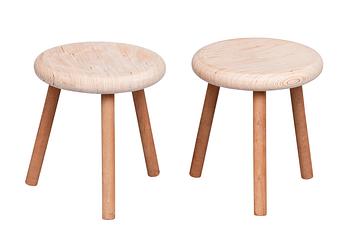 400. Antti Nurmesniemi, A PAIR OF STOOLS.