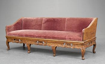 759. TRÅGSOFFA. Rokokostil.