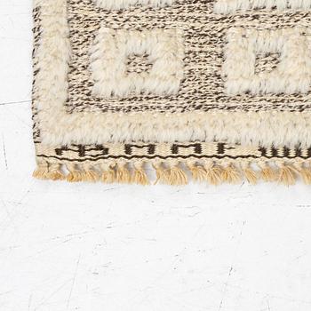 Märta Måås-Fjetterström, matta, "Vita spetsporten", flossa, signerad AB MMF, ca 220 x 136 cm.