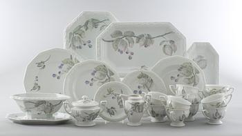 MATSERVIS, 68 delar, porslin, "Maria Björnbär", Classic rose collection, Rosenthal.