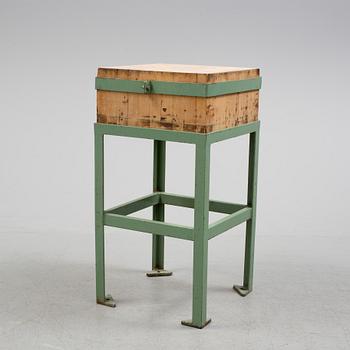STYCKBÄNK/HUGGKUBBE, 1900-tal.