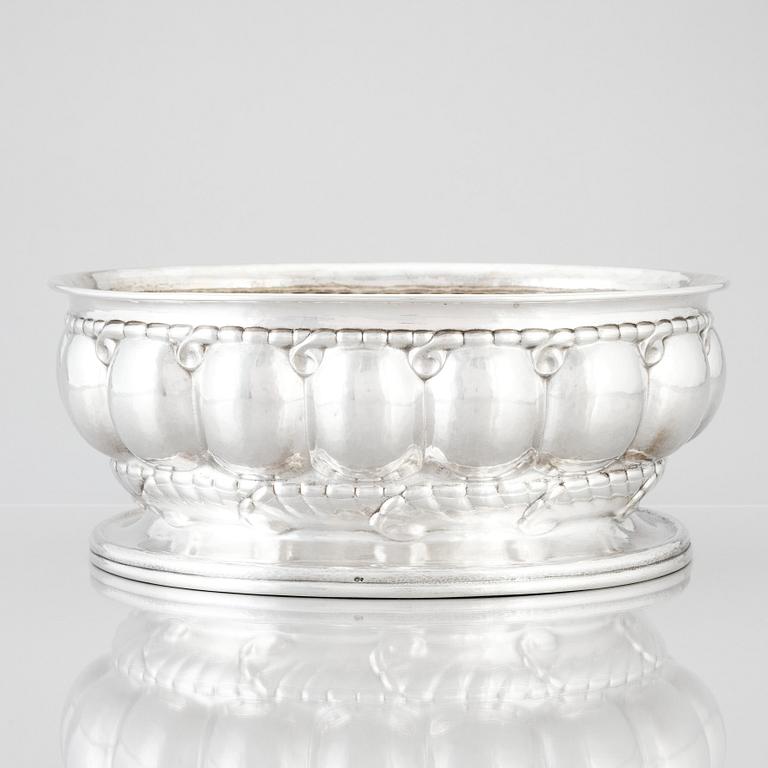 Georg Jensen, jardinière, Köpenhamn ca 1915-21, 830/1000 silver.