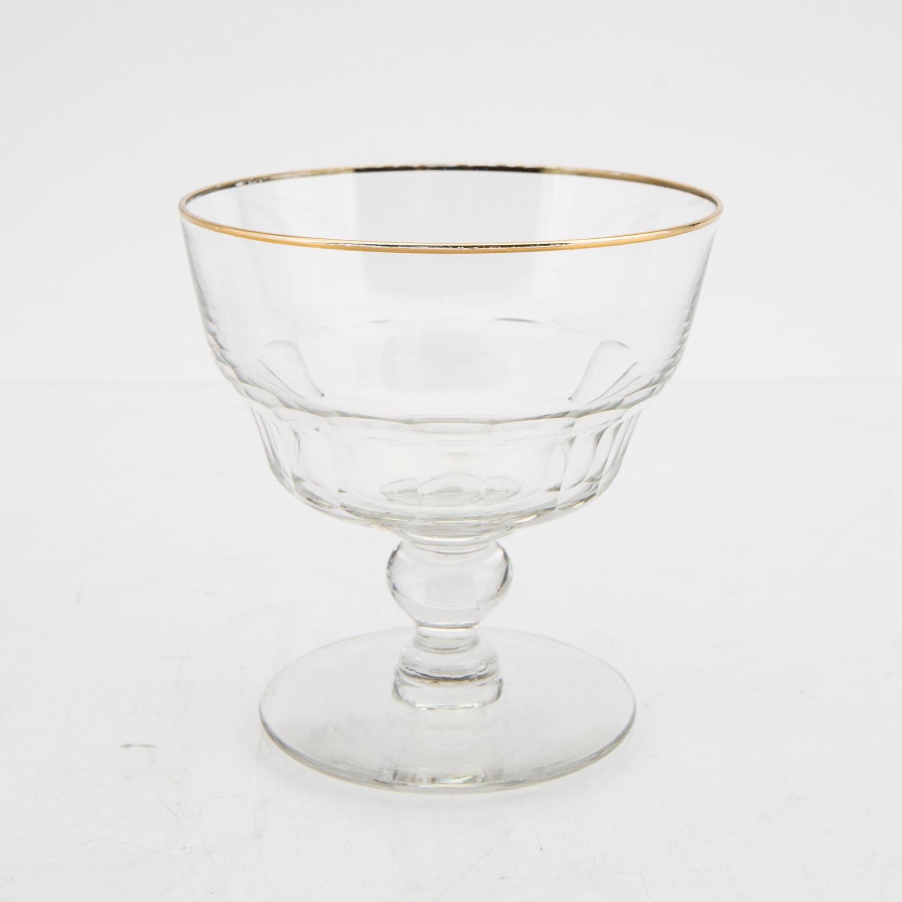 A 1940s 62 pcs glass service.