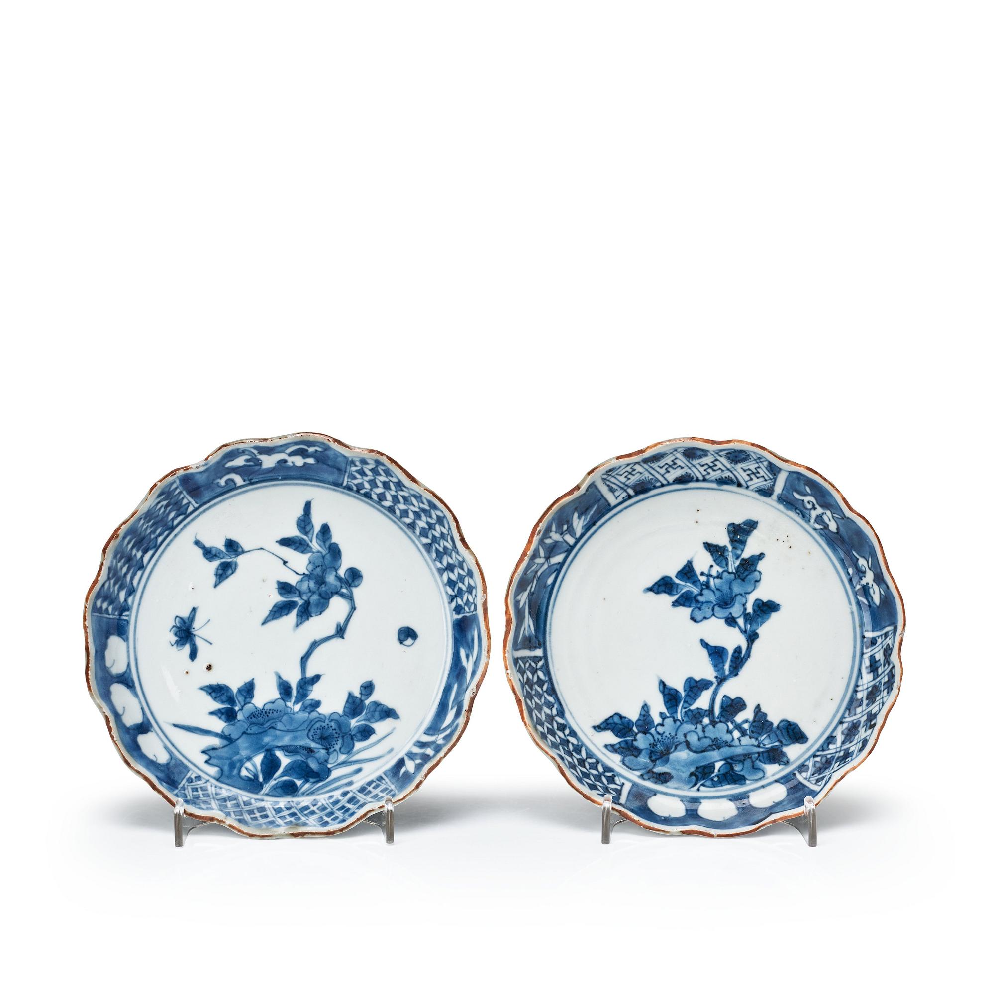 Two blue and white Shonzui style circular dishes, Tianqi/Chongzhen 17th Century.