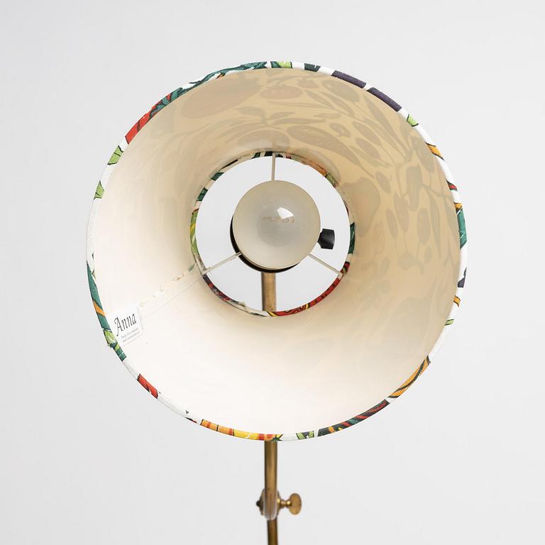 Josef Frank, golvlampa, modell "G 2486/2", Firma Svenskt Tenn, 1940-1950-tal.