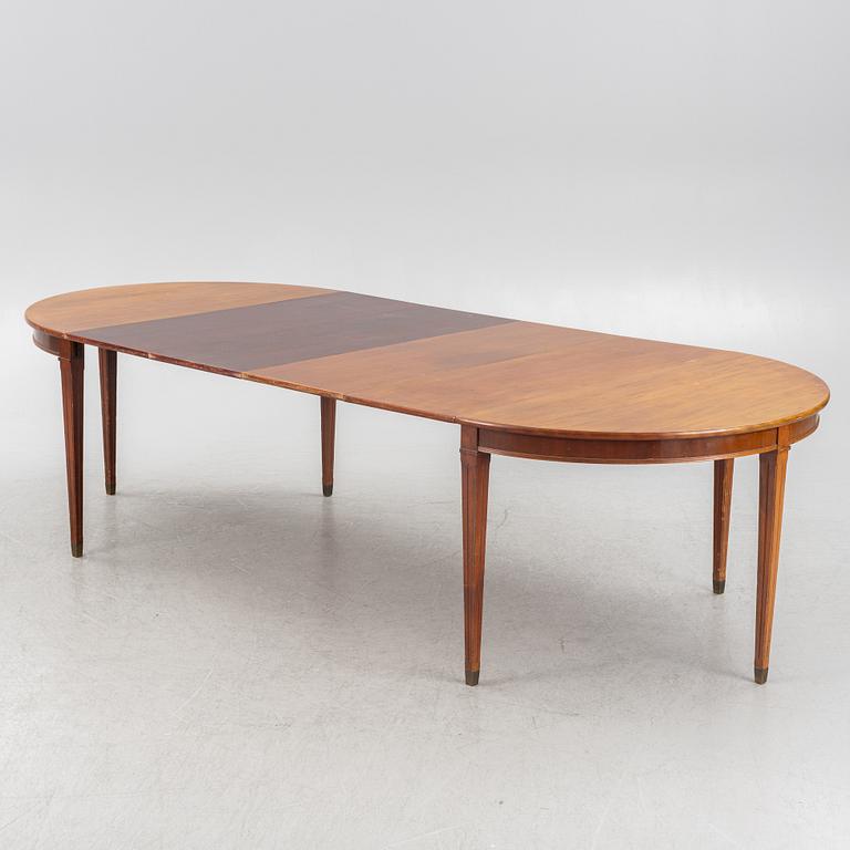 Dining table, Gustavian style, first half of the 20th century.