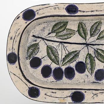Birger Kaipiainen, a ceramic decorative plate, signed Kaipiainen.