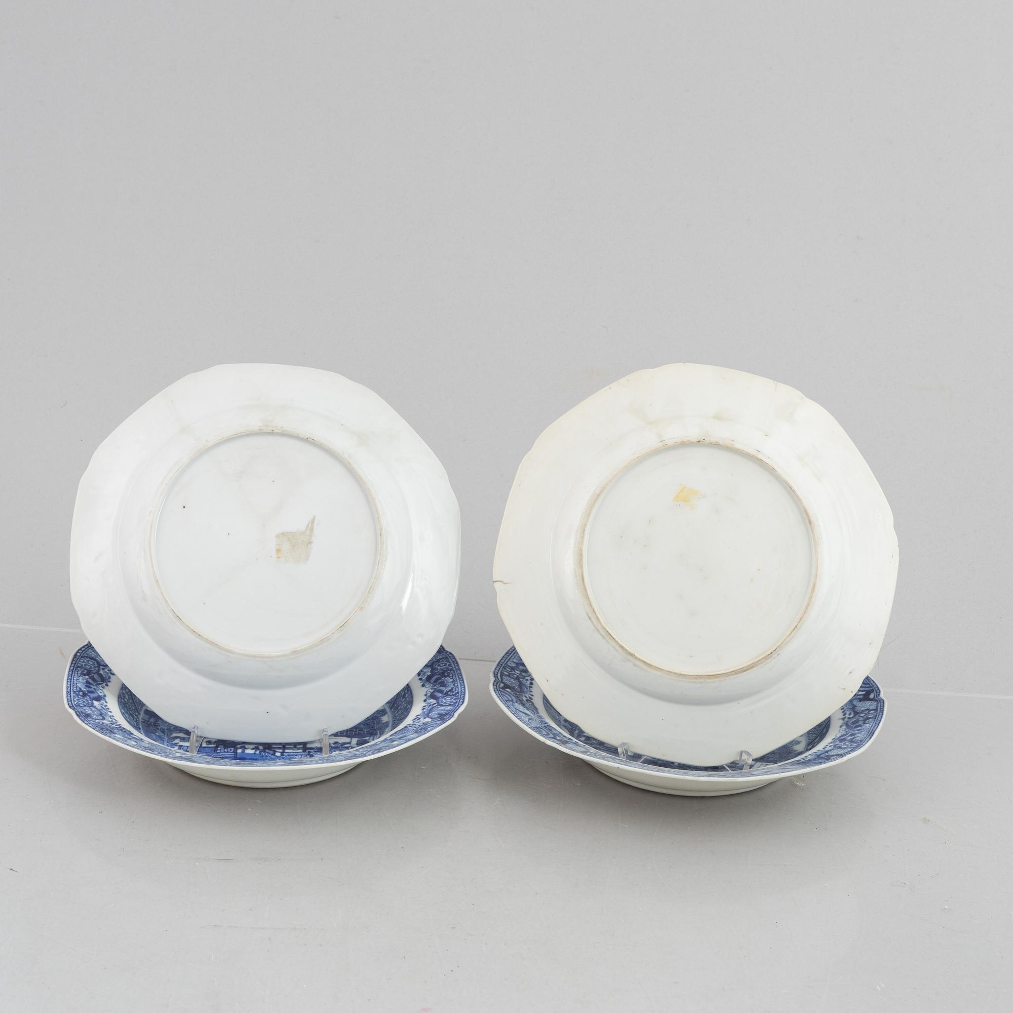 A set of eight blue and white export porcelain plates, China, Qianlong (1736-95).