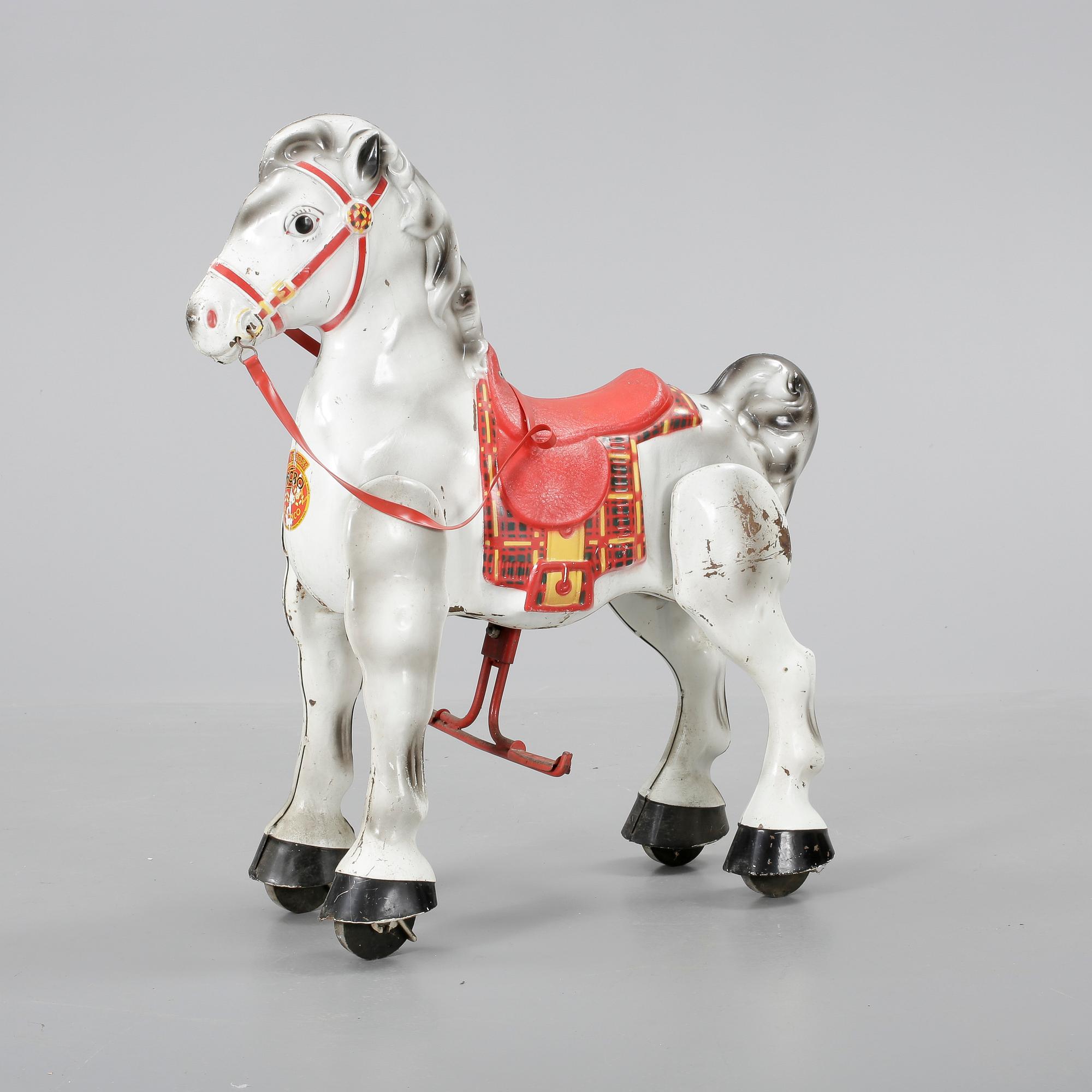 TRAMPHÄST, 1900-talets mitt.