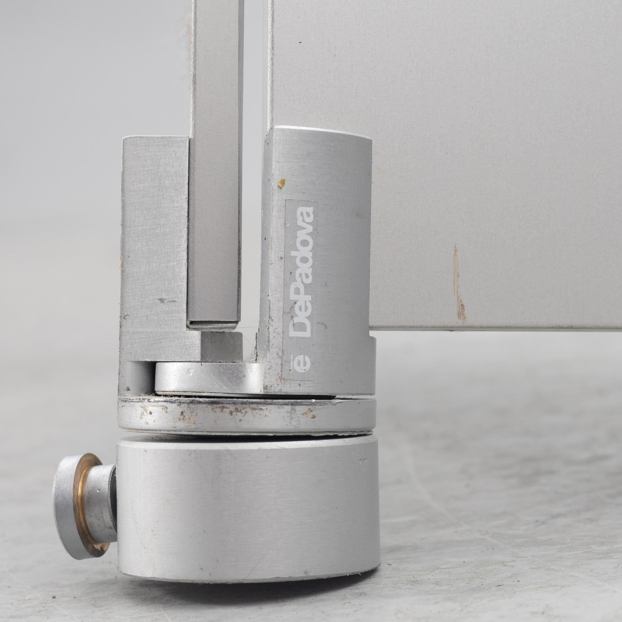 Petra Runge, a 'Book Mirror', DePadova.