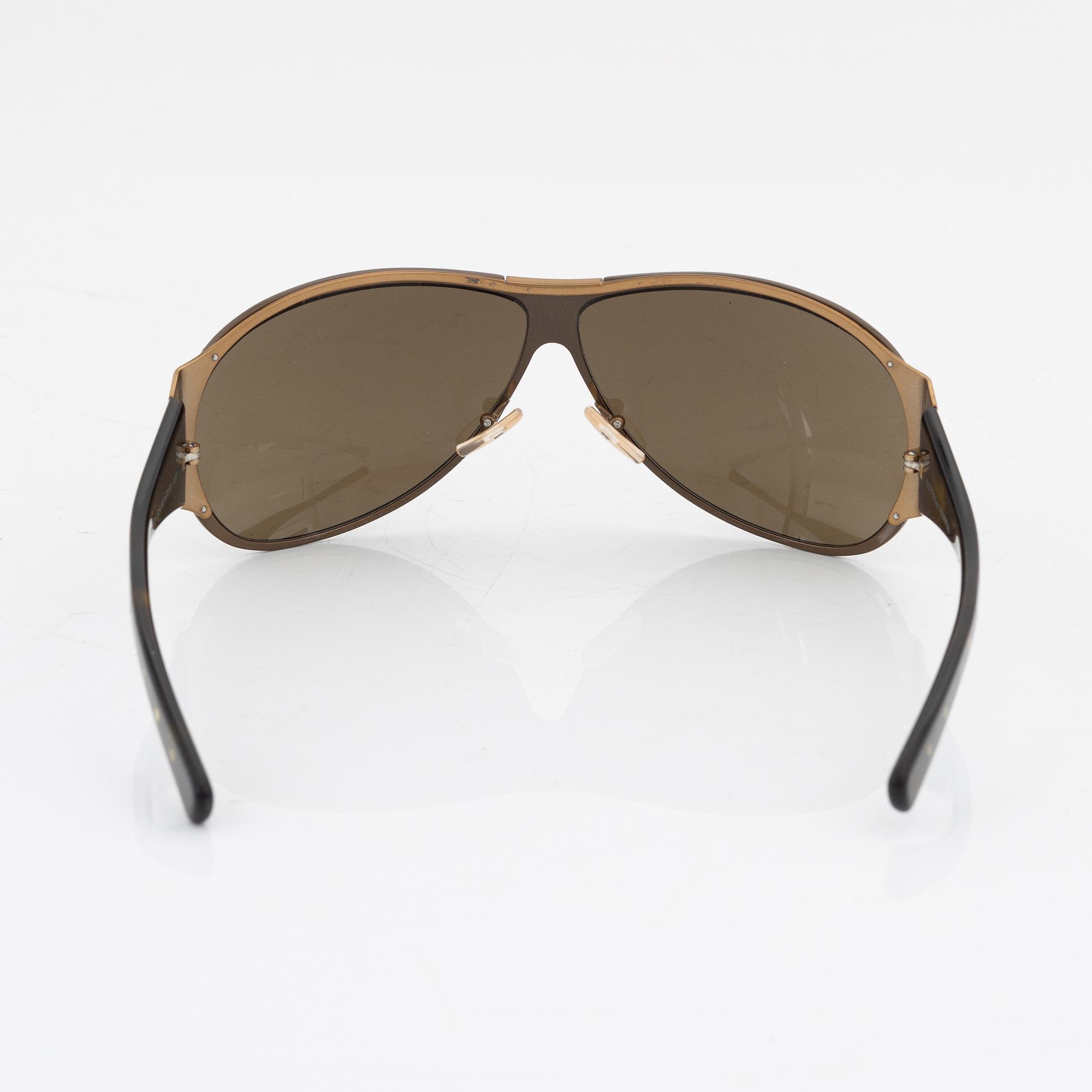 Bottega Veneta, sunglasses.
