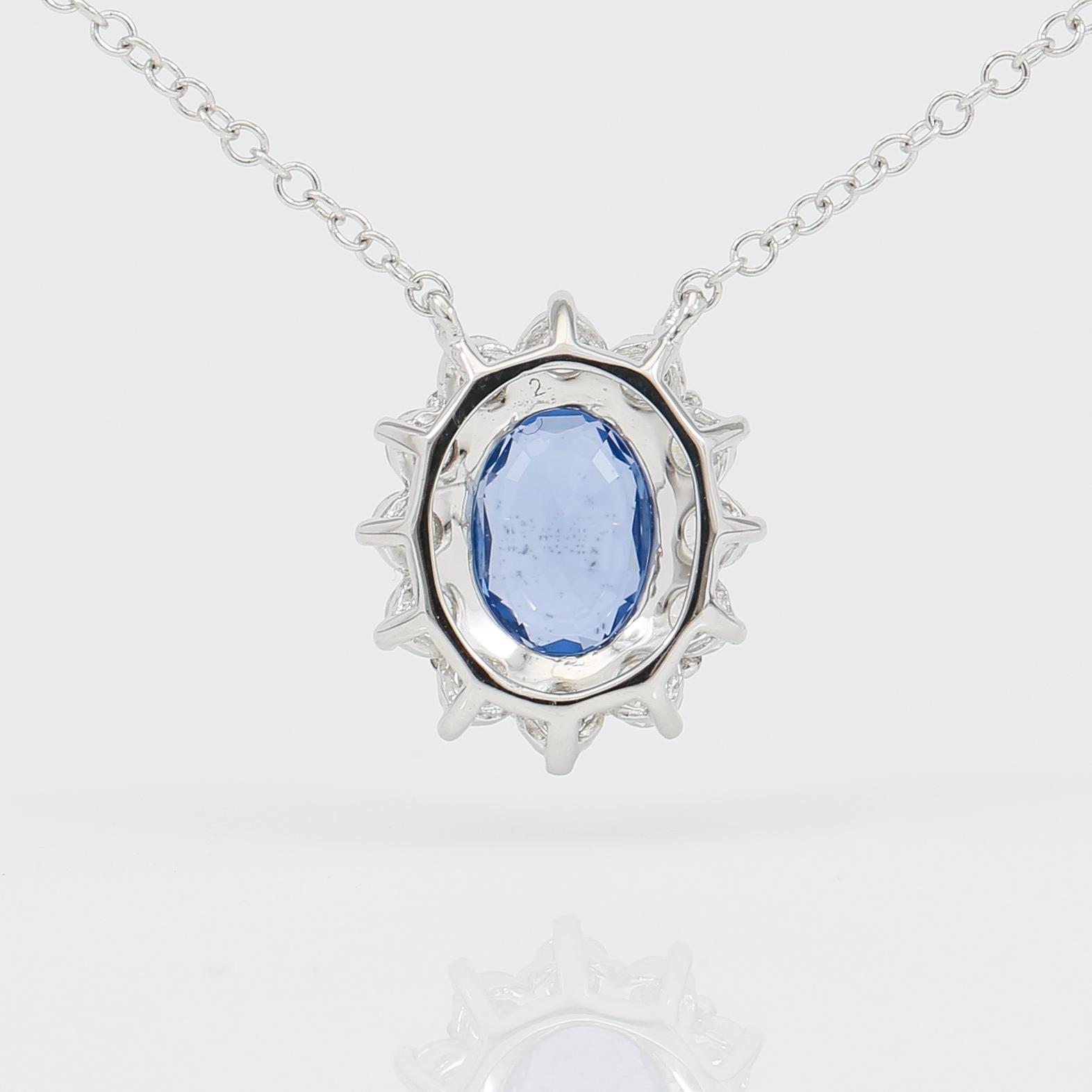 COLLIER, blå safir ca 1,30 ct, briljantslipade diamanter totalt ca 0,38 ct.