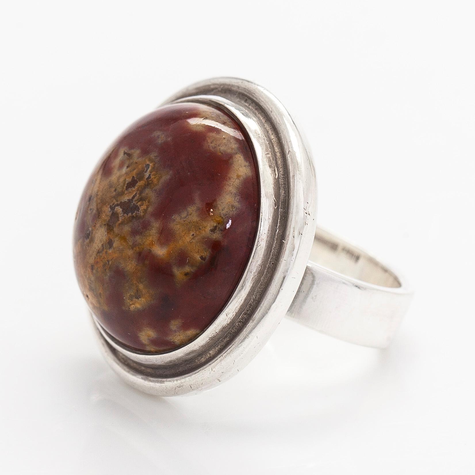 Saara Hopea, ring, sterlingsilver och jaspis, Ossian Hopea, Borgå 1972.