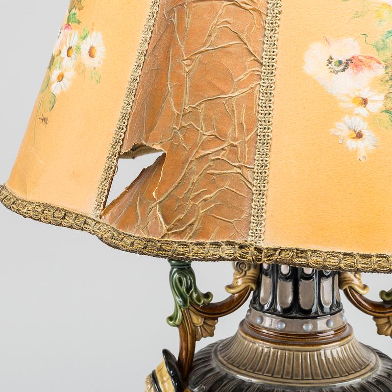 A LATE 19TH CENTURY MAJOLIKA LAMP.