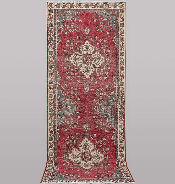 A runner carpet, Persian, Vintage Design, ca 229 x 75 cm.