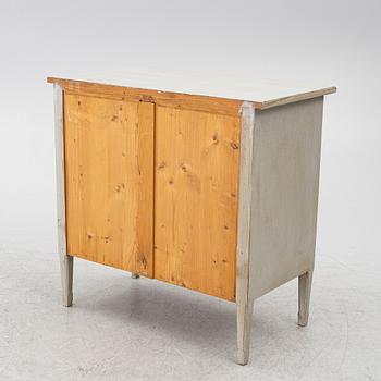 Chest of drawers, early 20th century.