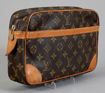 NECESSÄR, Louis Vuitton.