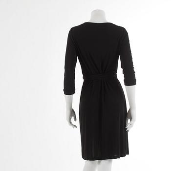 DIAVE VON FURSTENBERG, a black wrap dress. Size US 8.