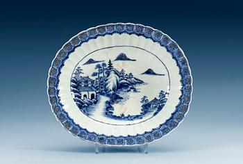 1525. A blue and white basin, Qing dynasty, Qianlong (1736-95).