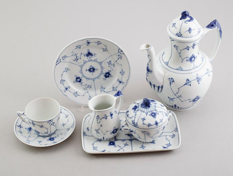KAFFESERVIS, 28 delar, porslin, "Musselmalet", Bing & Gröndahl, Danmark.