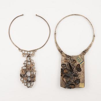 Lars Arby, två collier, sterlingsilver, Göteborg 1976 och 1982.