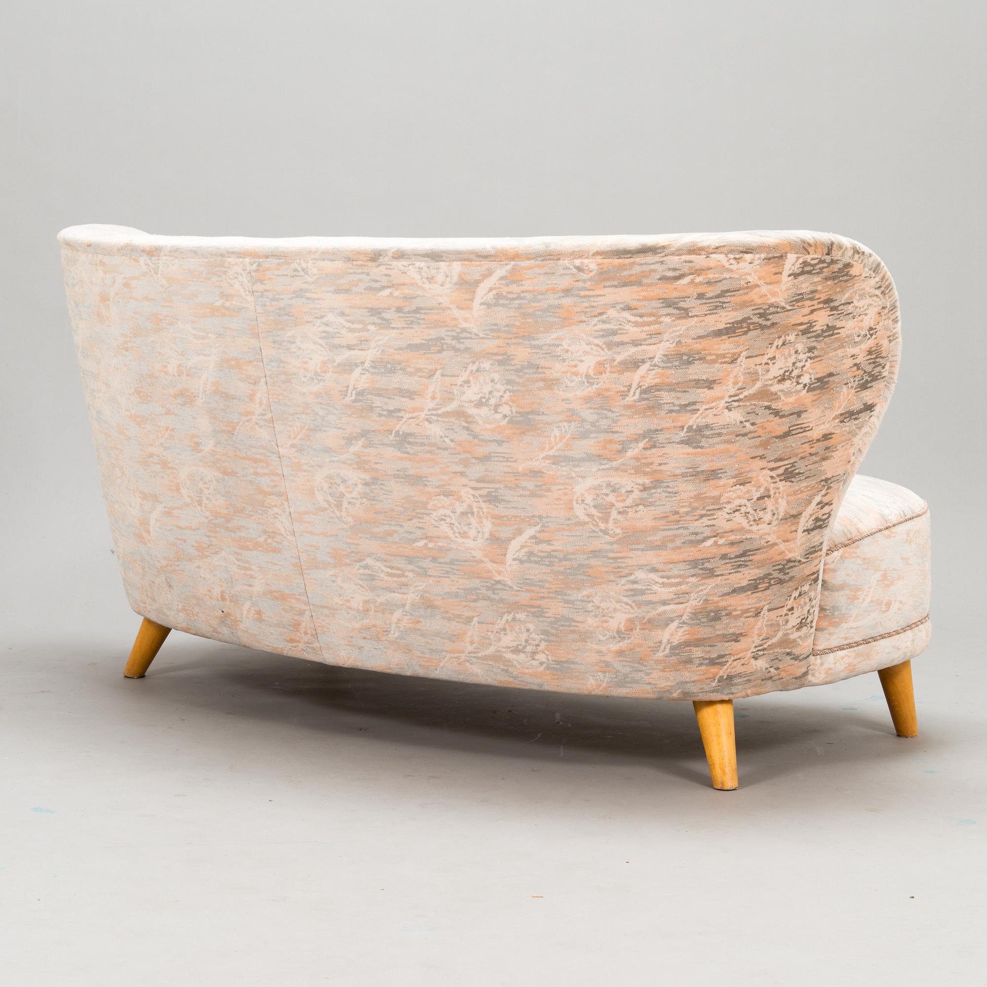 A mid-20th-century  sofa.