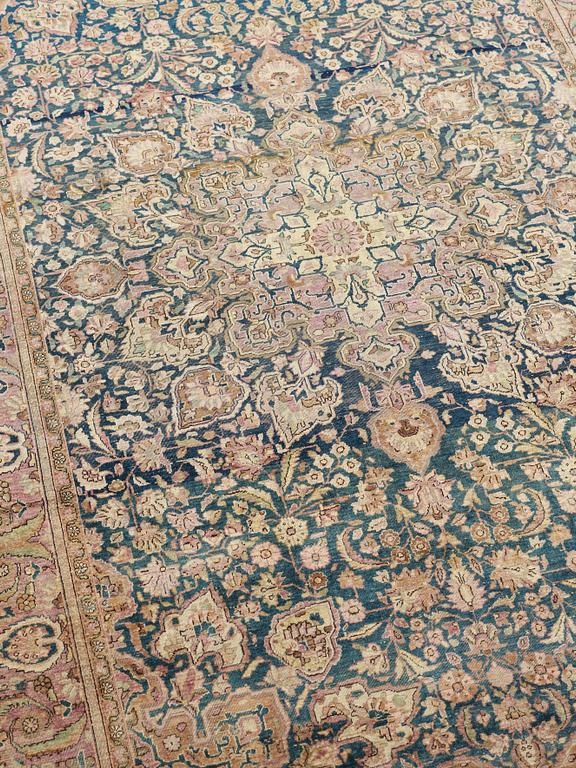 SEMI-ANTIQUE SILK KASHAN. 202,5 x 128,5 cm.