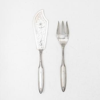 W.A. Bolin, A pair of Swedish silver serving utensils in case, Stockholm 1919.