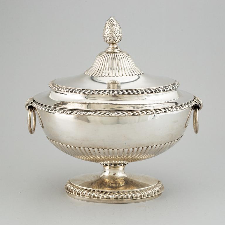 An English 18th century silver tureen, mark of Andrew Fogelberg, London 1773.