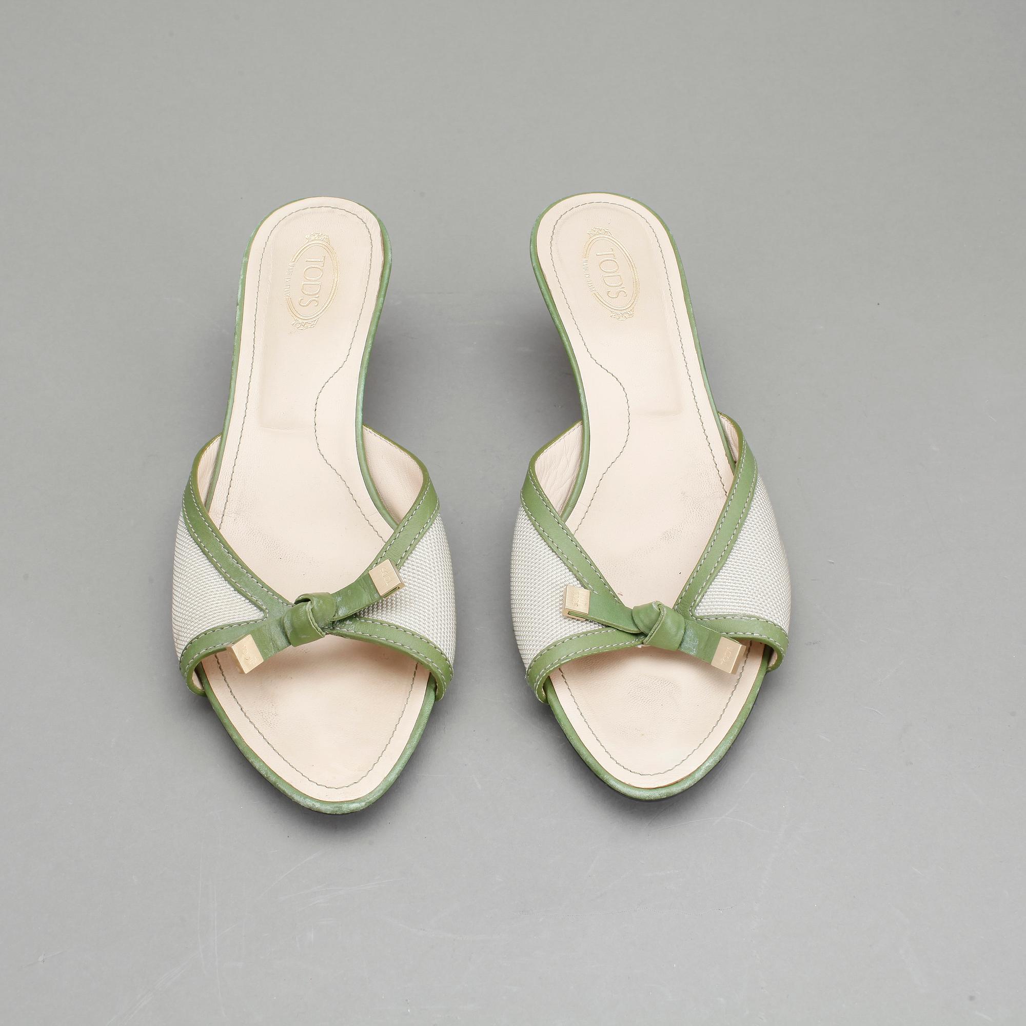 SKOR, ett par, Tod's.