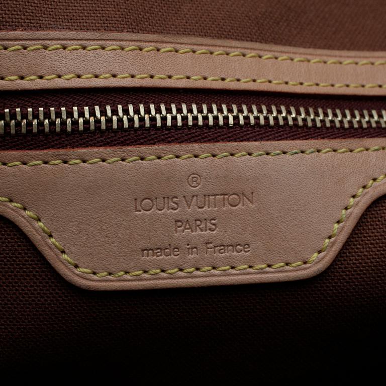 LOUIS VUITTON, messenger bag.