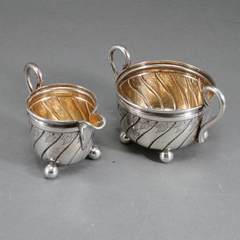 SOCKERSKÅL samt GRÄDDKANNA, silver, Danmark eller Norge, omkring sekelskiftet 1900, 313 gram.