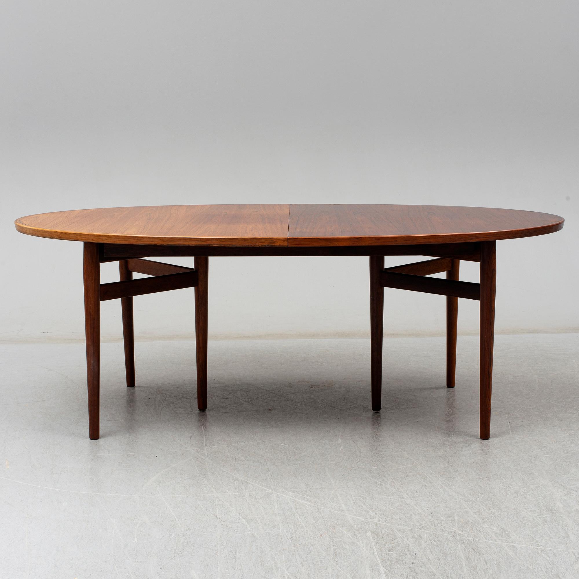 ARNE VODDER, a Danish rosewood veneered dining table, 1960's.