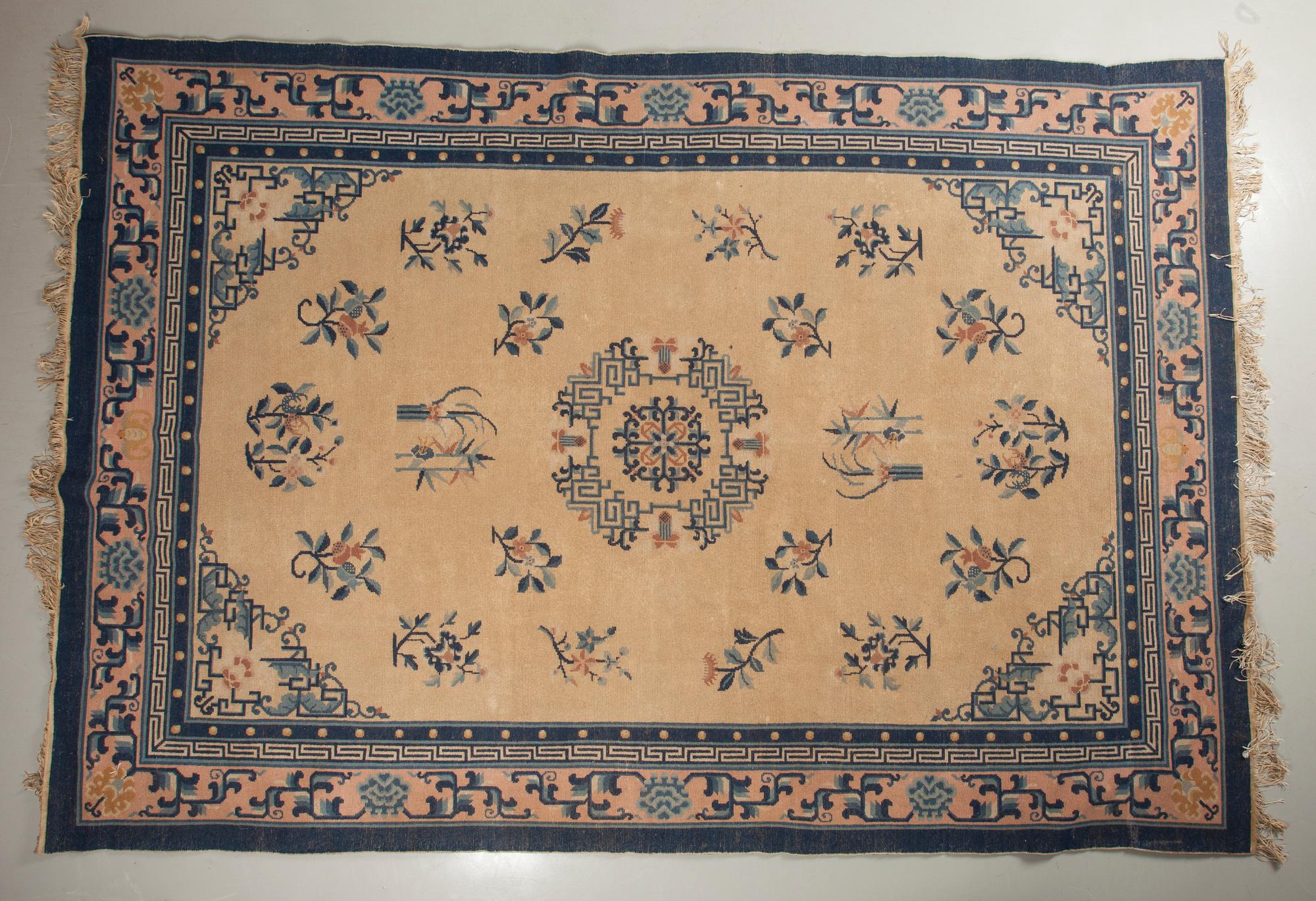 MATTA, Kina, ca 294x202 cm.