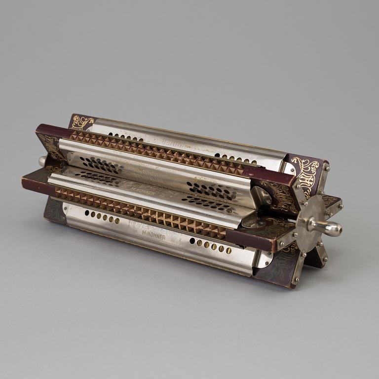 HARMONIKA, "HARMONICA, N. HOHNER", 1900-talets första hälft.