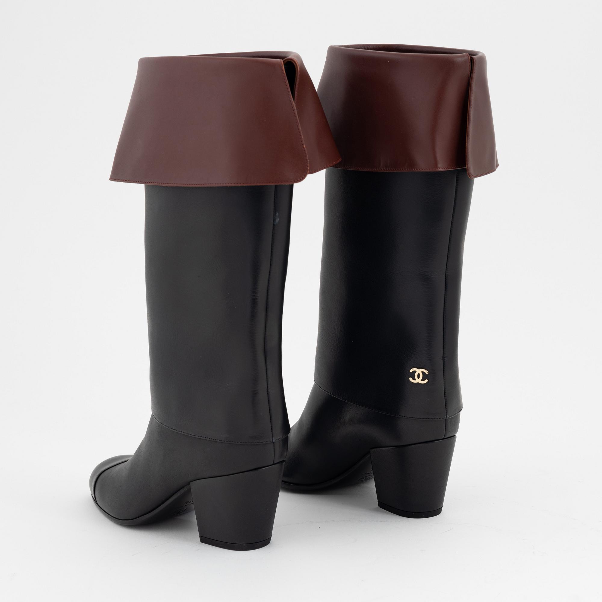 Chanel, a pair of leather boots, Fall/Winter 2020, size 37 1/2.
