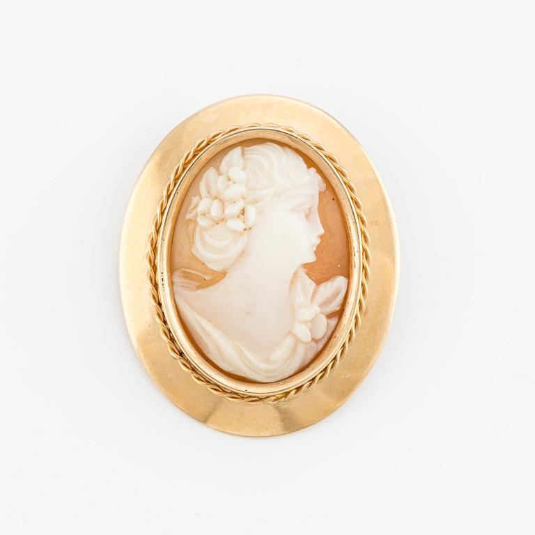 Pendant, ring, and a pair of earrings, 18K gold with shell cameo.