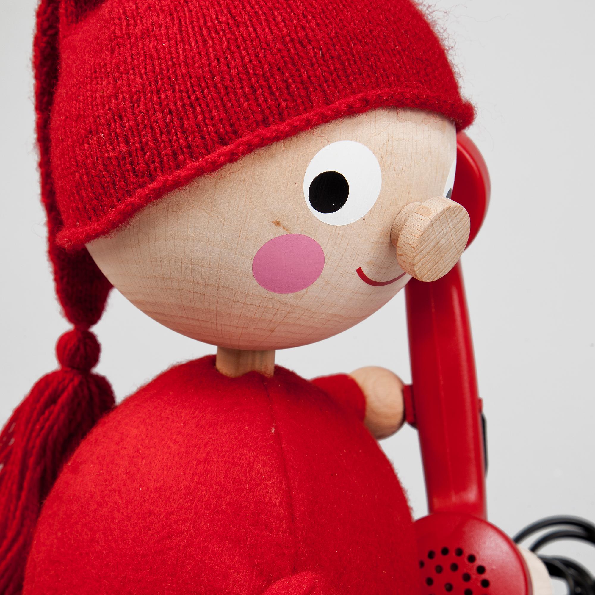 NISSE SVENSSON MED TELEFONLUR, NK 2014, JoAnn Tan Studio.