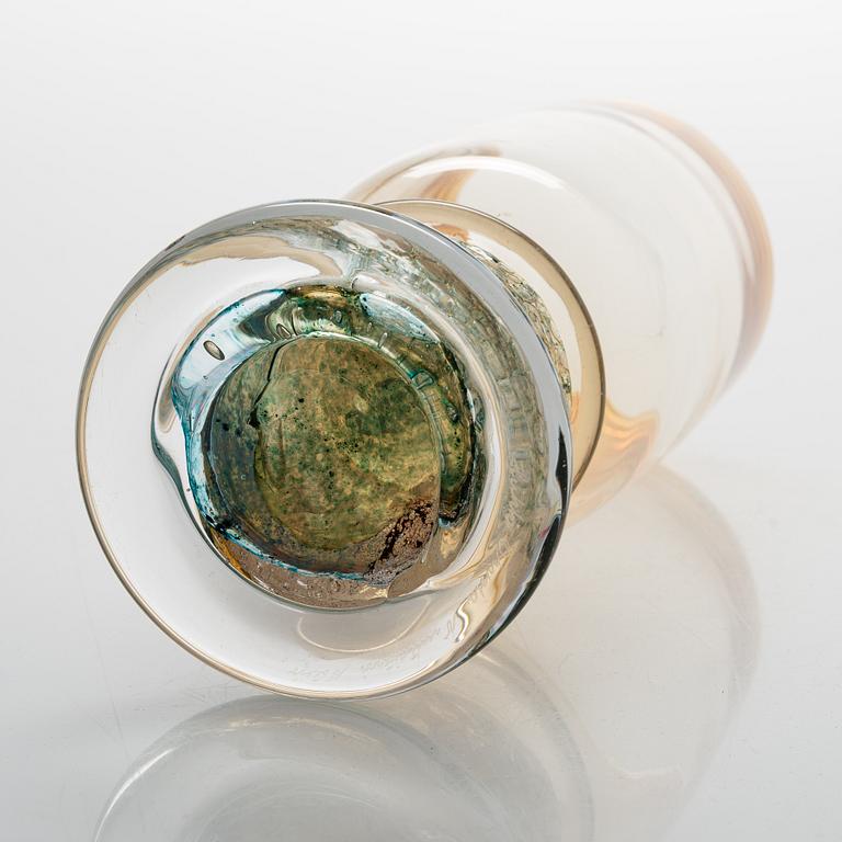 Heikki Orvola, A 1970s glass goblet, signed Heikki Orvola Nuutajärvi Notsjö.