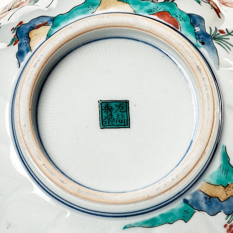 A pair of Japanese Kutani bowls, early 20th Century.