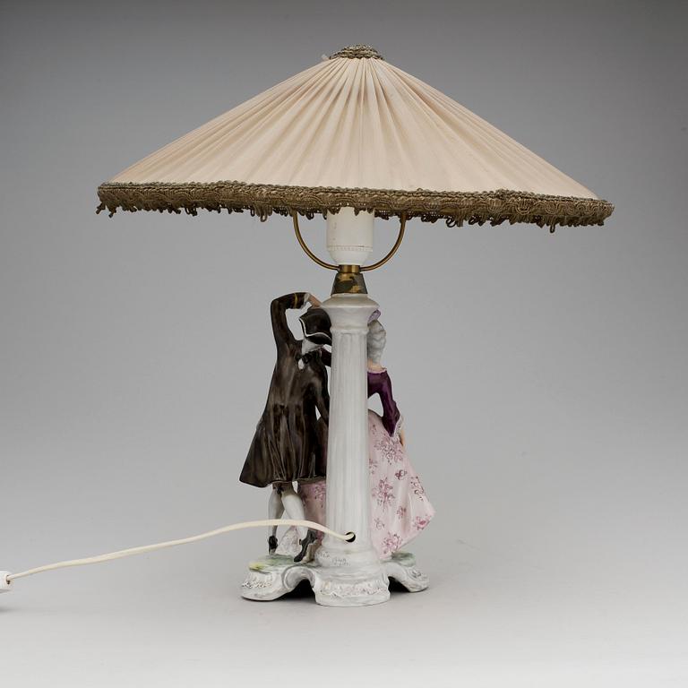 BORDSLAMPA, porslin, 1900-talets mitt.