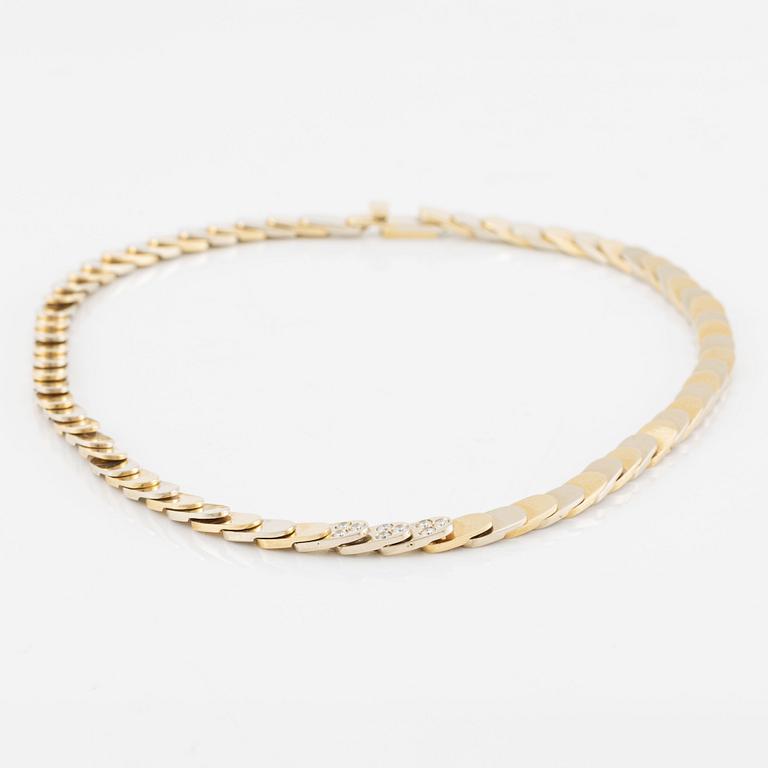 Gio Caroli, collier, 18K guld med nio briljantslipade diamanter.