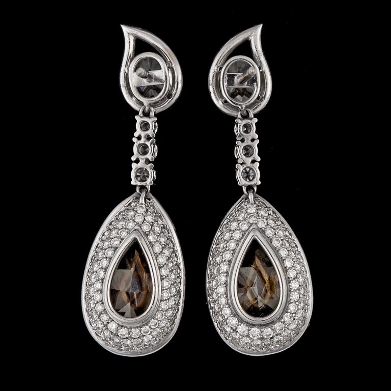 A pair of fancy yellow diamond earrings, 8.88 cts, resp. 8.88 cts each, and smaller white brilliant cut diamonds.