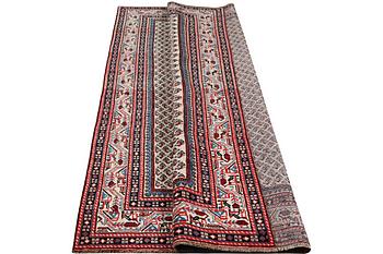 A carpet, Sarouk, ca 325 x 215 cm.