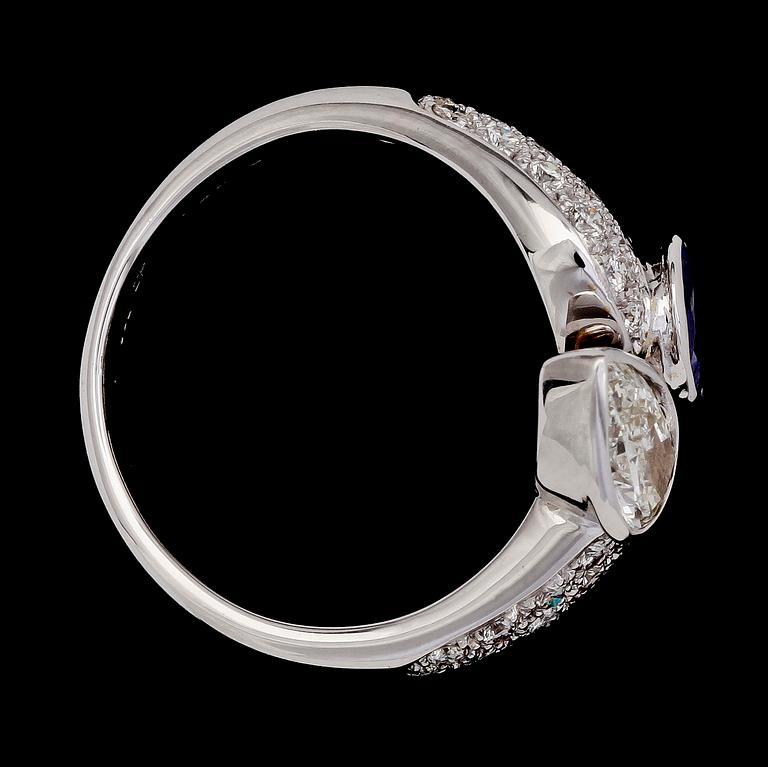 RING, GUBELIN, droppslipad diamant, ca 0.60 ct och blå safir, samt mindre briljantslipade diamanter.